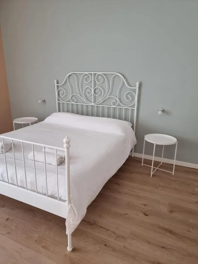 Three Rooms ألغيرو إيطاليا