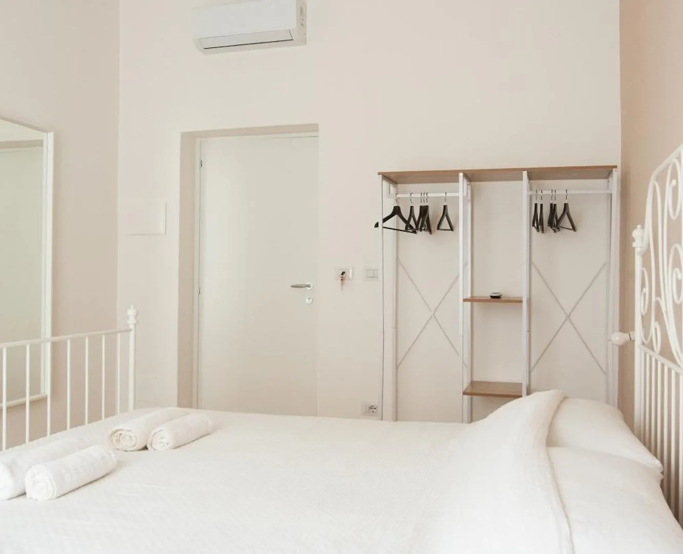 Three Rooms ألغيرو بيت ضيافة