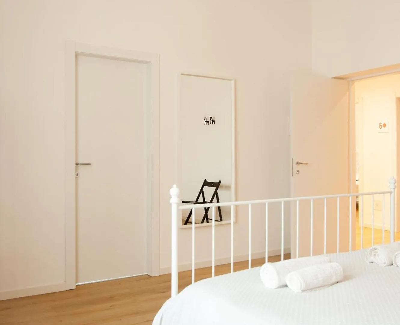 Three Rooms 阿尔盖罗